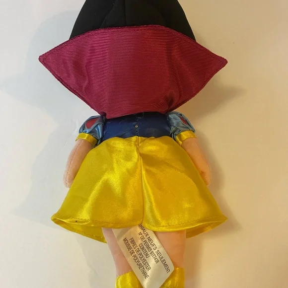 Disney Snow White doll - Picture 2 of 7